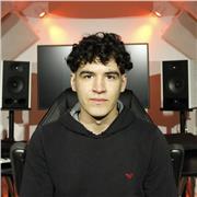 Apprend à produire, mixer et masteriser ta musique avec mes 5 années d'expérience dans ces domaines. Je peux te donner les clés po